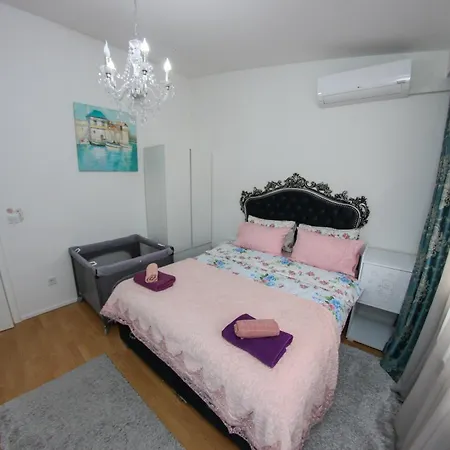Emerald Elegant Apartman